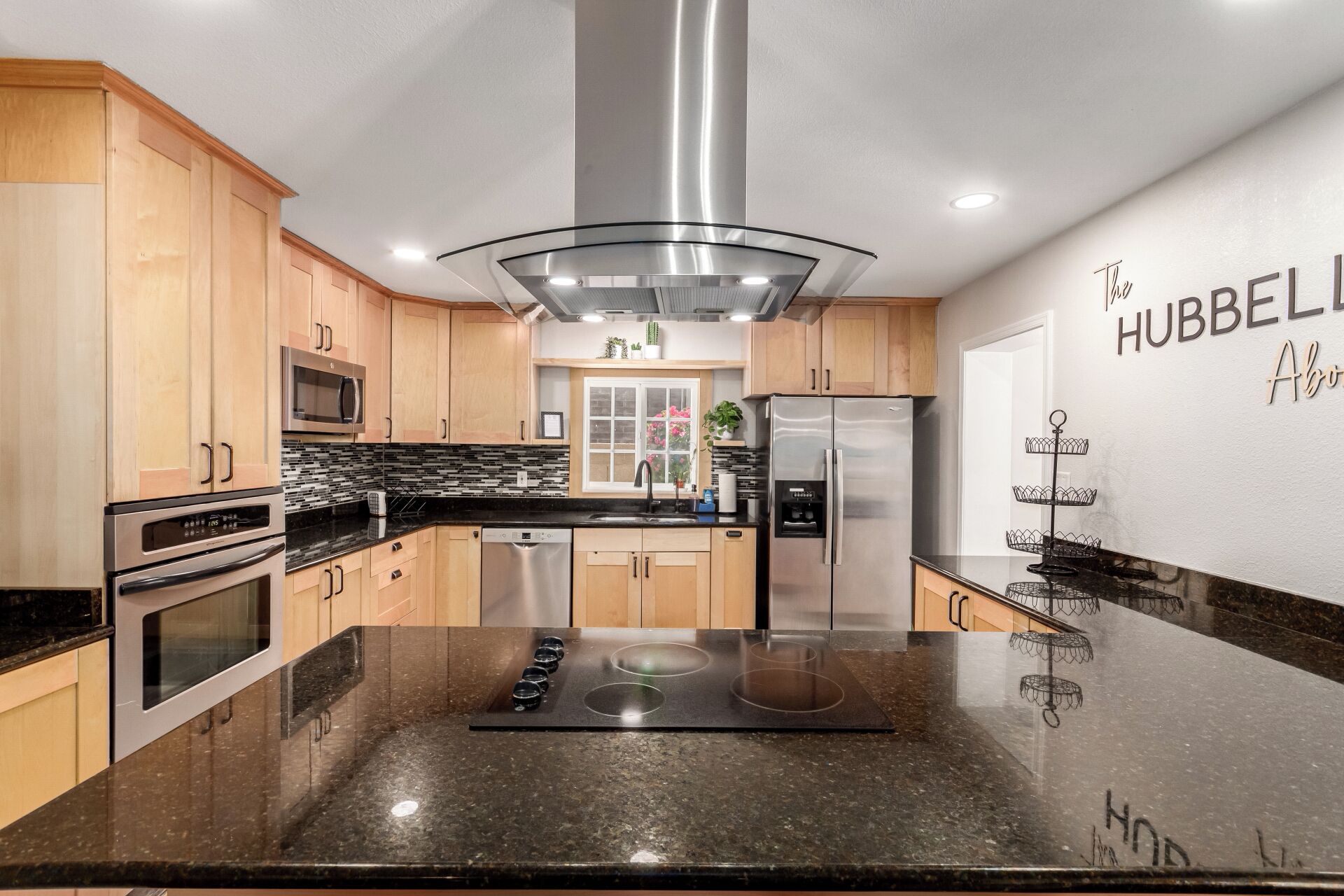 Frigorífic, microones, forn i placa de cuina 