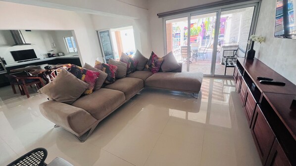 Smart TV - House in the 1st Canal Barra de Navidad with Pool and very close to town.Family. (Barra de Navidad)