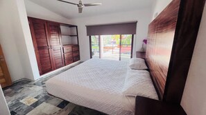 5 bedrooms, WiFi, bed sheets, wheelchair access - House in the 1st Canal Barra de Navidad with Pool and very close to town.Family. (Barra de Navidad)
