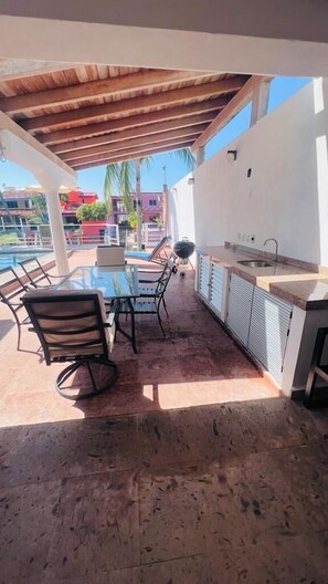 Outdoor dining - House in the 1st Canal Barra de Navidad with Pool and very close to town.Family. (Barra de Navidad)