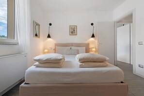 2 bedrooms, iron/ironing board, free WiFi, bed sheets - Apartment 'Lago Azzurro' with Lake View, Wi-Fi and Air Conditioning (Bellagio)