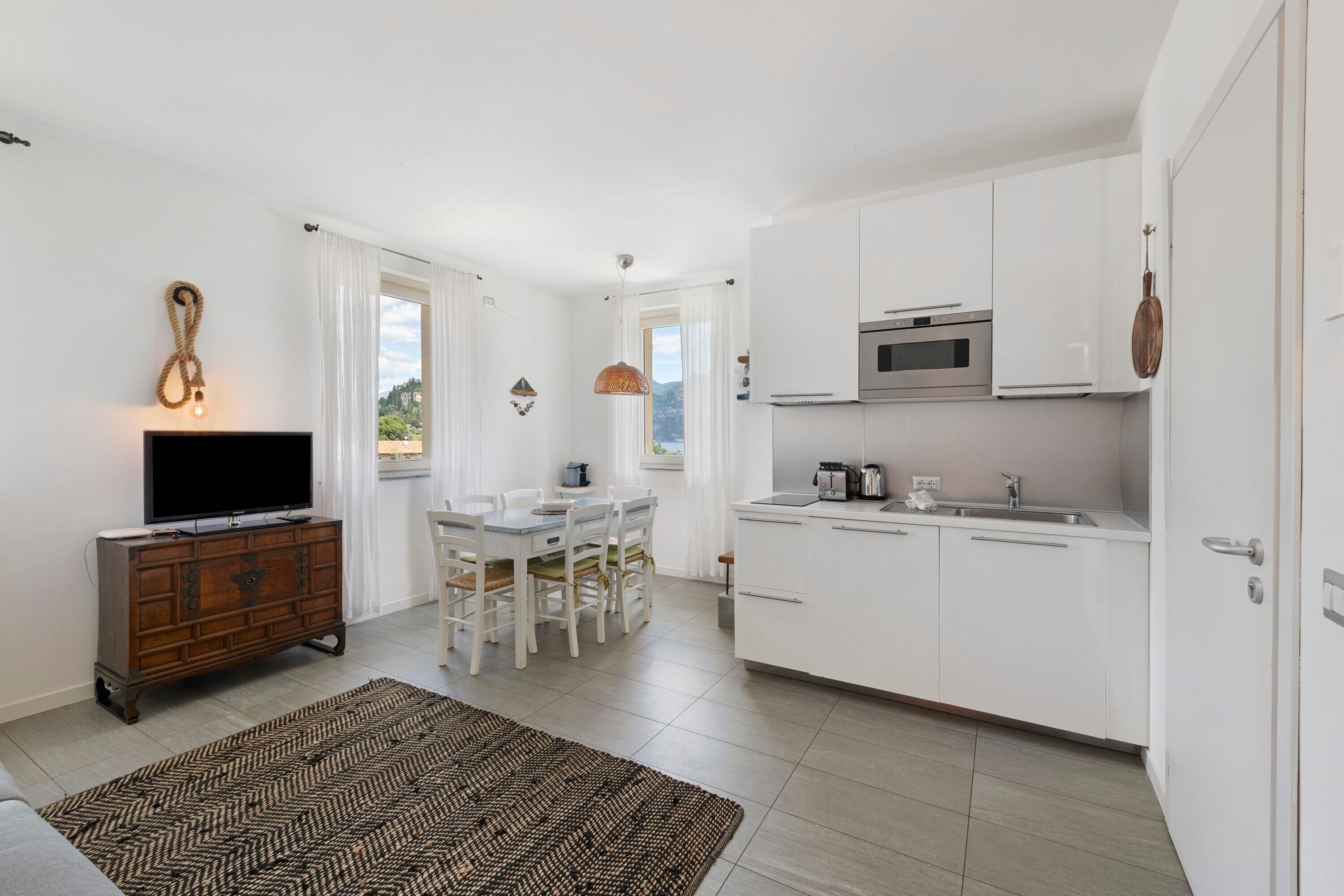 Fridge, oven, stovetop, coffee/tea maker