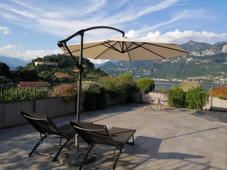 Terrace/patio. Apartment 'Brezza' with Lake View, Wi-Fi and Air Conditioning