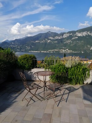 تناول الطعام بالخارج