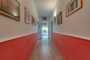 Interior - Room 'Camera 4' with Shared Garden, Wi-Fi and Air Conditioning (san pietro in bevagna)