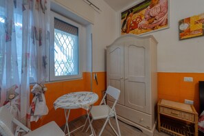 Interior - Room 'Camera 4' with Shared Garden, Wi-Fi and Air Conditioning (san pietro in bevagna)