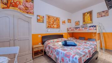 1 bedroom, free WiFi, bed sheets