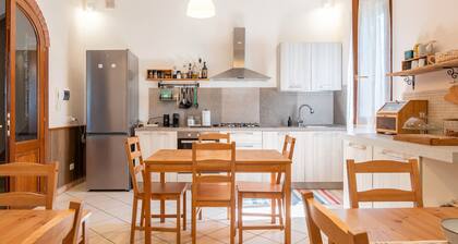 Bed and Breakfast 'Camera 5' with Shared Terrace, Wi-Fi and Air Conditioning