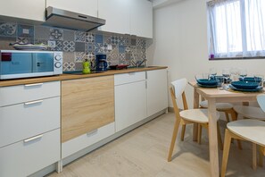 Fridge, microwave, stovetop, coffee/tea maker