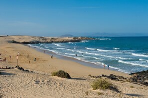 On the beach - Vacation 'Capri' with Wi-Fi (Corralejo)