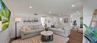 Spare Time Retreat | Renovated | Walk to Town| Next to Bowling Alley|Parking|Fire Table|Grill