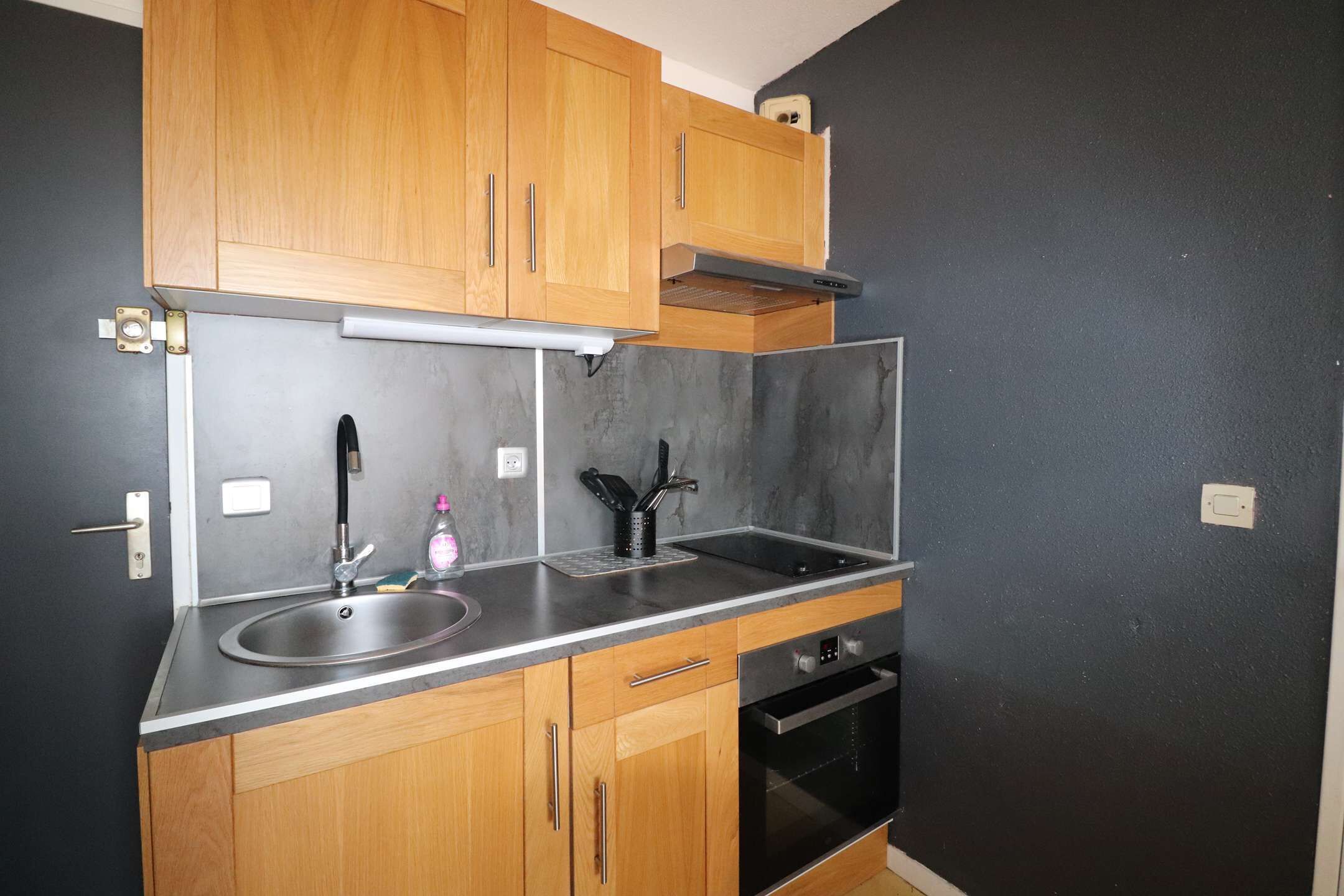 Fridge, microwave, oven, cookware/dishes/utensils