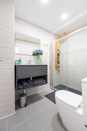 Shower, hair dryer, towels - Vacation 'Dimore Italiane - Positano' with Wi-Fi and Air Conditioning (Corralejo)