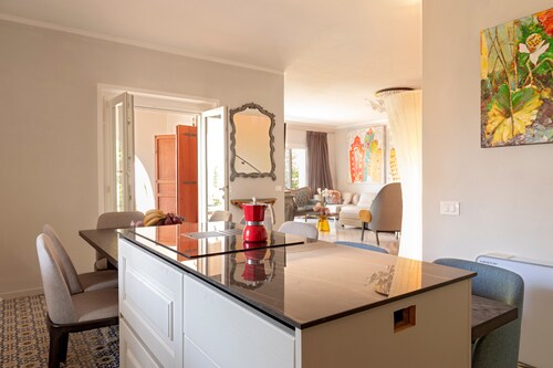 Villa 'Magnolie' with Sea View, Private Garden, and Air Conditioning