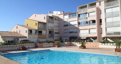 Large 2 bed apartment / Centre Port