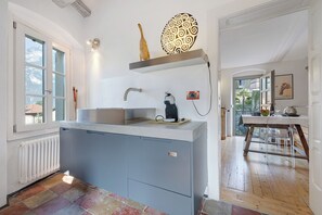 Interior - Holiday Home 'La Guardiola' with Mountain View, Wi-Fi and Air Conditioning (Riva del Garda)