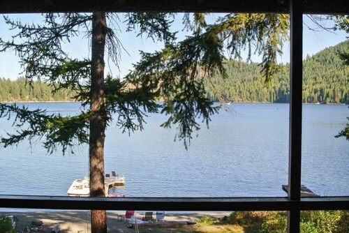 Charming 3 Bedroom Cabin on Spirit Lake