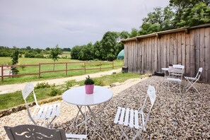 Outdoor dining - La Grange d'Oustaud with Pool, Countryside Views, and Authentic Charm (Unknown)