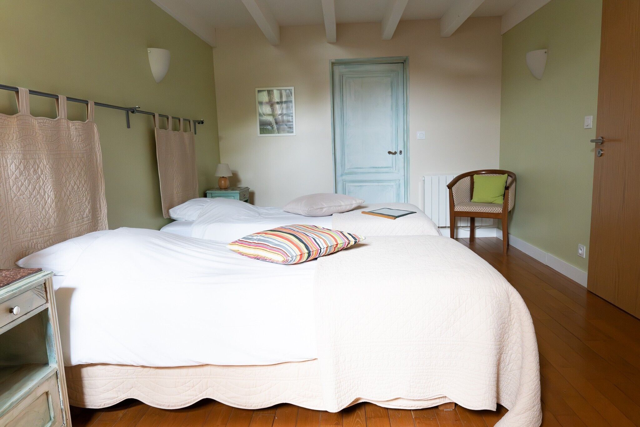 2 habitaciones, tabla de planchar con plancha y wifi gratis 