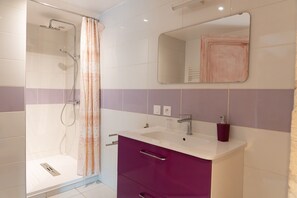 Douche, sèche-cheveux
