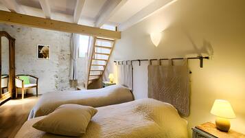 2 slaapkamers, een strijkplank/strijkijzer, gratis wifi, beddengoed