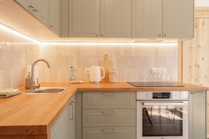 Fridge, oven, stovetop