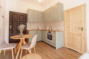 Fridge, oven, stovetop