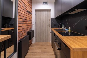 Fridge, oven, stovetop