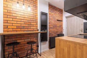Fridge, oven, stovetop