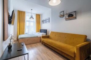 Iron/ironing board, WiFi, bed sheets