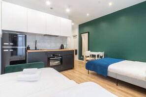 Iron/ironing board, WiFi, bed sheets