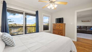 4 bedrooms, desk, free WiFi, bed sheets