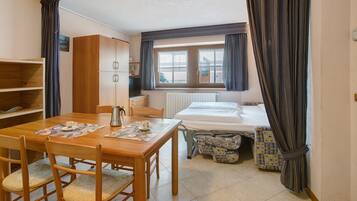 1 bedroom, free WiFi, bed sheets