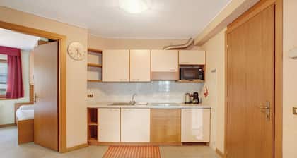 Apartment 'Loredana 2' with Mountain View, Shared Garden and Wi-Fi