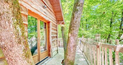Cabane Amicie dans les arbres - Retraite dans la nature avec piscine intérieure chauffée partagée