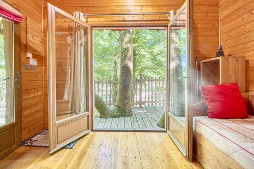 Cabane Amicie in the Trees – Retreat in Nature with Shared Heated Indoor Pool