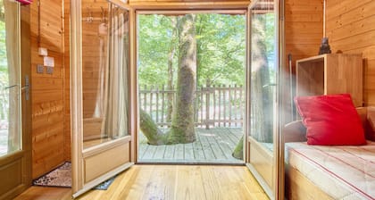 Cabane Amicie in the Trees – Retreat in Nature with Shared Heated Indoor Pool