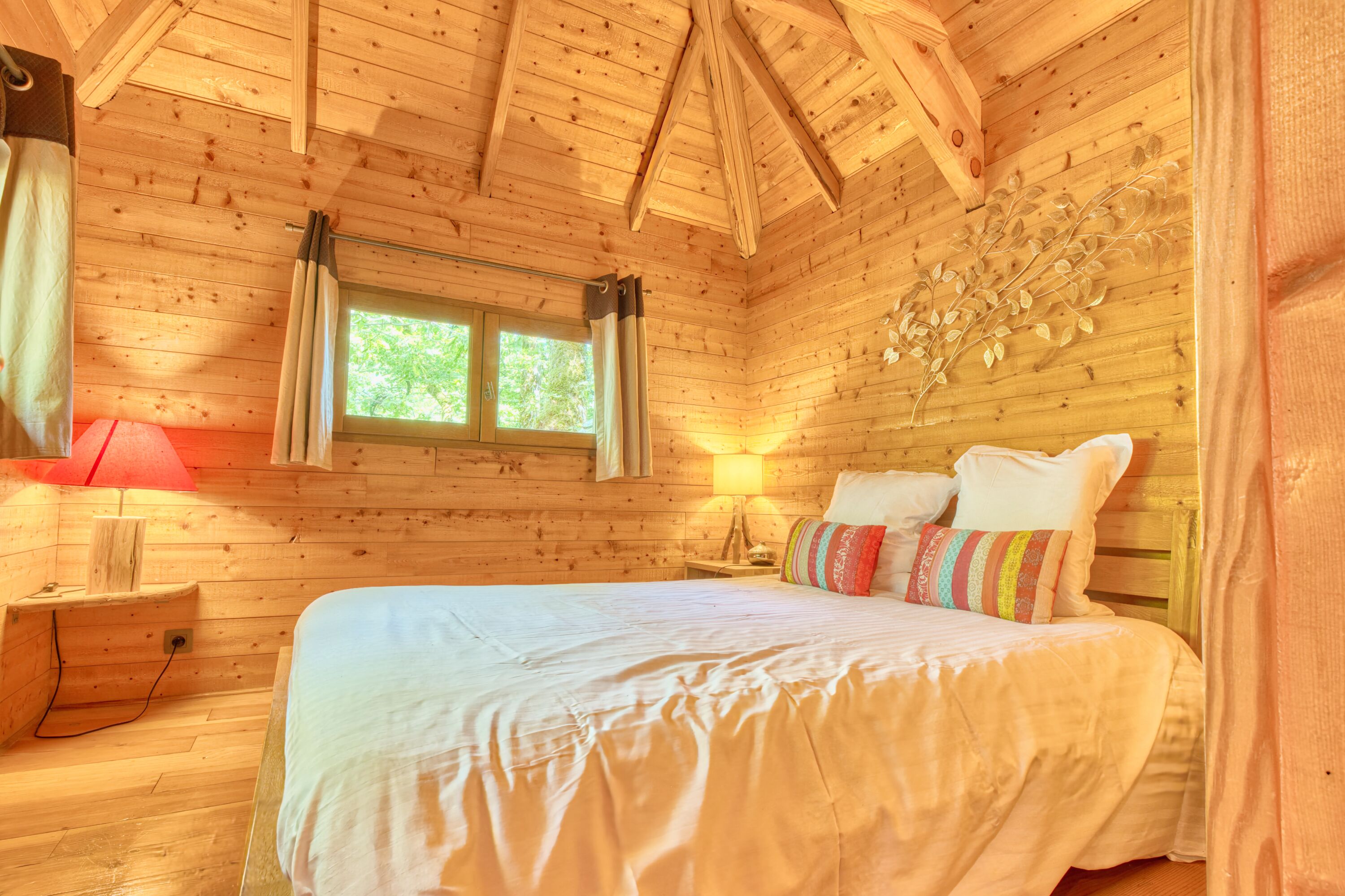 2 bedrooms, bed sheets