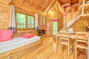 2 bedrooms, bed sheets