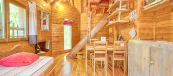 Cabin 'Amicie' with Private Terrace, Shared Garden and Balcony