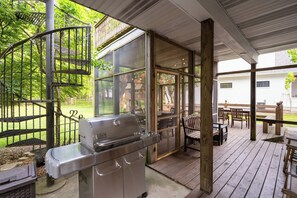 Outdoor dining - Huge! Excellent Location near town and beaches (Douglas)