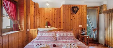 2 bedrooms, bed sheets