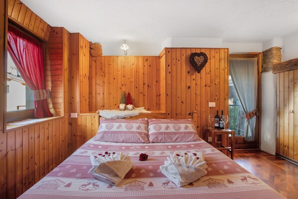 2 bedrooms, bed sheets