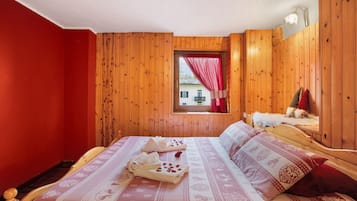 2 bedrooms, bed sheets