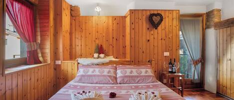 2 bedrooms, bed sheets