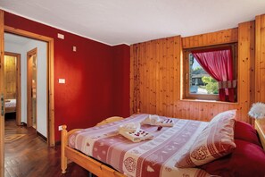 2 bedrooms, bed sheets