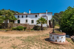 Exterior - Holiday Home 'Can Garriga' with Mountain View, Private Terrace and Wi-Fi (Girona)