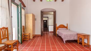 6 habitaciones, tabla de planchar con plancha y wifi gratis