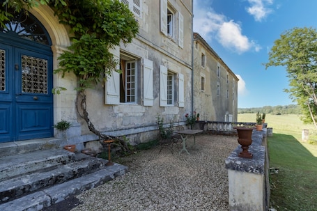 Exterior. Guest Room "La Romantique" with Shared Terrace, Shared Garden and Wi-Fi