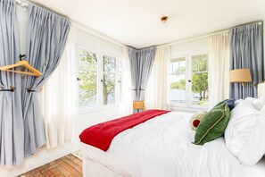 3 chambres, fer et planche à repasser, Wi-Fi, draps fournis